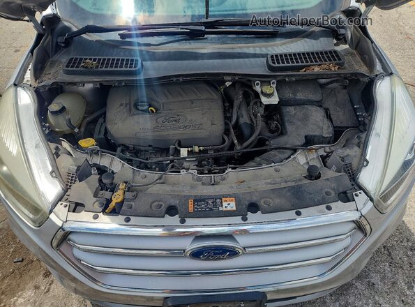1FMCU0GD7HUD92923 2017 FORD ESCAPE Silver Widok komory silnika