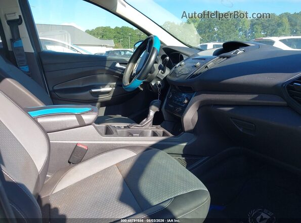 1FMCU0GD7HUE49167 2017 FORD ESCAPE Белый Вид салона спереди