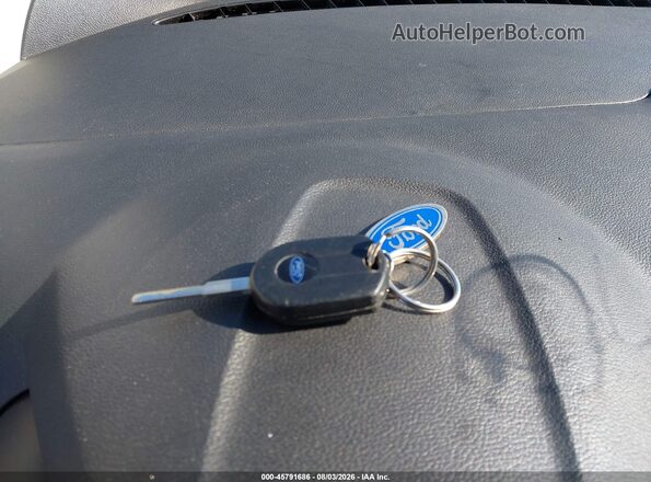 1FMCU0GD7HUE49167 2017 FORD ESCAPE Белый Вид панели приборов