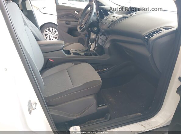 1FMCU0GD7HUE51310 2017 FORD ESCAPE White Вид салону спереду