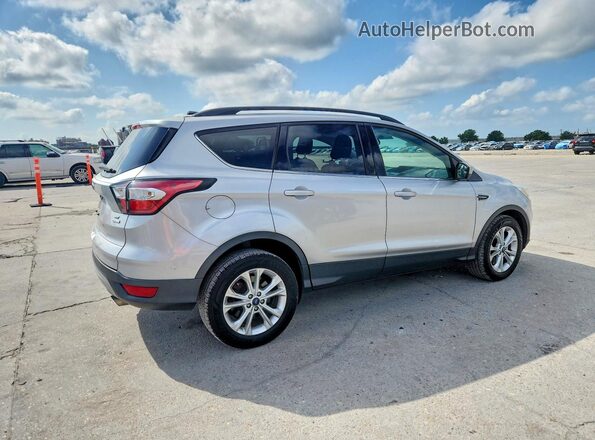 1FMCU0GD7JUA73348 2018 FORD ESCAPE Серебряный Задняя правая четверть