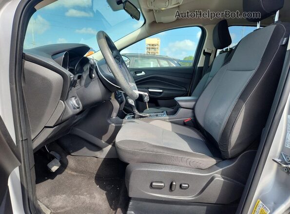 1FMCU0GD7JUA73348 2018 FORD ESCAPE Серебряный Вид салона спереди