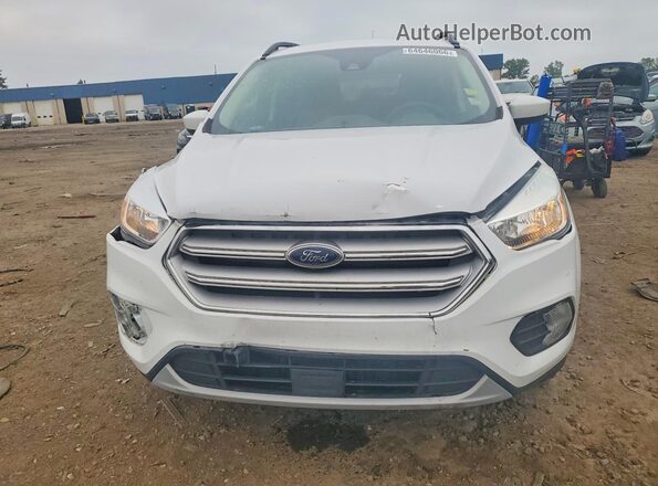 1FMCU0GD7JUC57446 2018 FORD ESCAPE White Widok z przodu