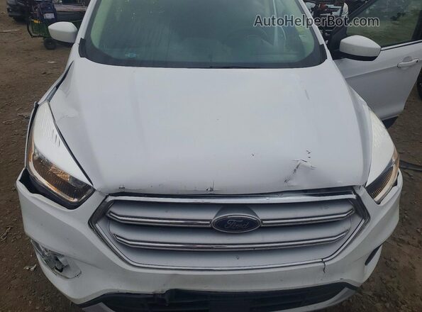1FMCU0GD7JUC57446 2018 FORD ESCAPE White Widok komory silnika