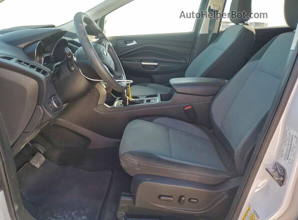 1FMCU0GD7JUC61741 2018 FORD ESCAPE Белый Вид салона спереди