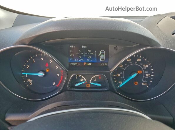 1FMCU0GD7JUC61741 2018 FORD ESCAPE Белый Вид щитка приборов