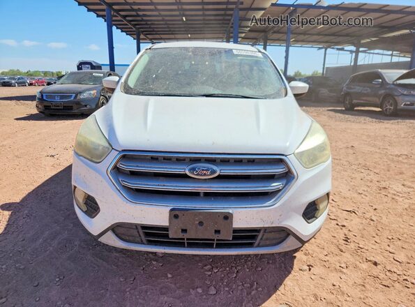 1FMCU0GD8HUC88201 2017 FORD ESCAPE Белый Вид салона спереди