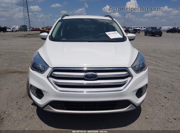 1FMCU0GD8JUC02763 2018 FORD ESCAPE White Widok zestawu wskaźników