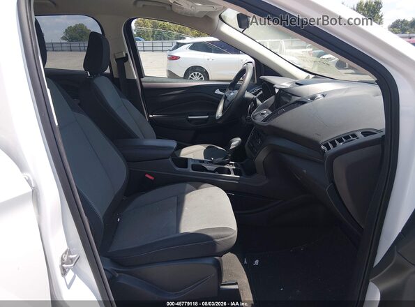 1FMCU0GD8JUC02763 2018 FORD ESCAPE White Widok wnętrza z przodu