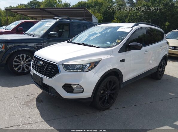 1FMCU0GD8JUD28671 2018 FORD ESCAPE White წინა მარცხენა ხედი სამი მეოთხედიდან