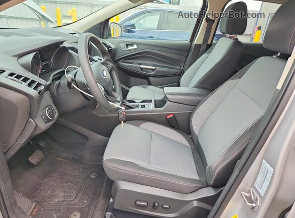 1FMCU0GD9HUC61539 2017 FORD ESCAPE Silver Vista interior delantera