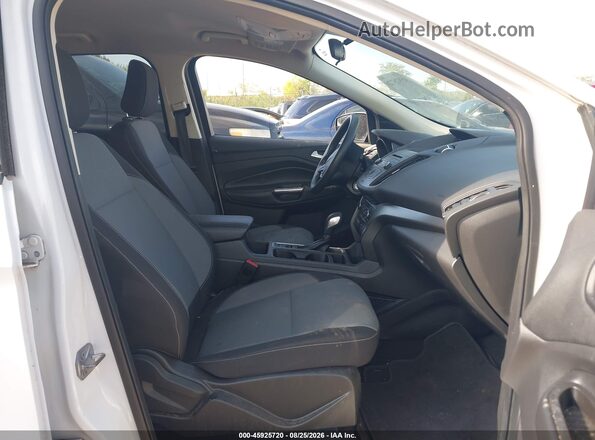 1FMCU0GD9JUB15681 2018 FORD ESCAPE Белый Вид салона спереди