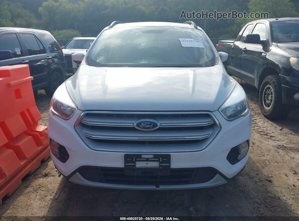 1FMCU0GD9JUB15681 2018 FORD ESCAPE Белый Вид панели приборов