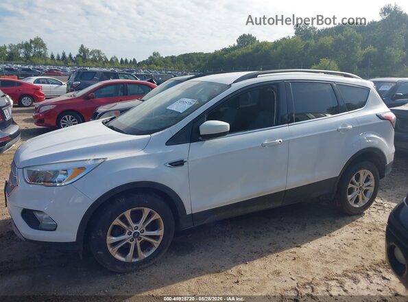 1FMCU0GD9JUB15681 2018 FORD ESCAPE Белый Вид задней части салона