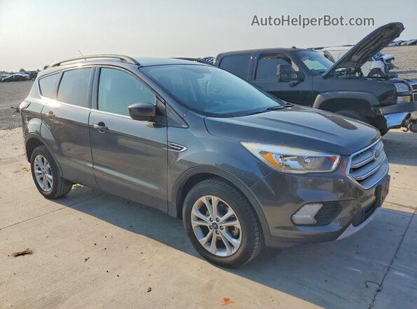 1FMCU0GD9JUD51327 2018 FORD ESCAPE Серый Передняя правая четверть