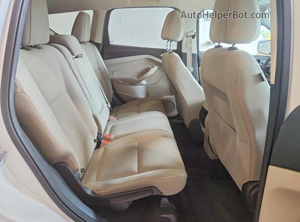1FMCU0GDXHUC25147 2017 FORD ESCAPE White Widok tylnych siedzeń