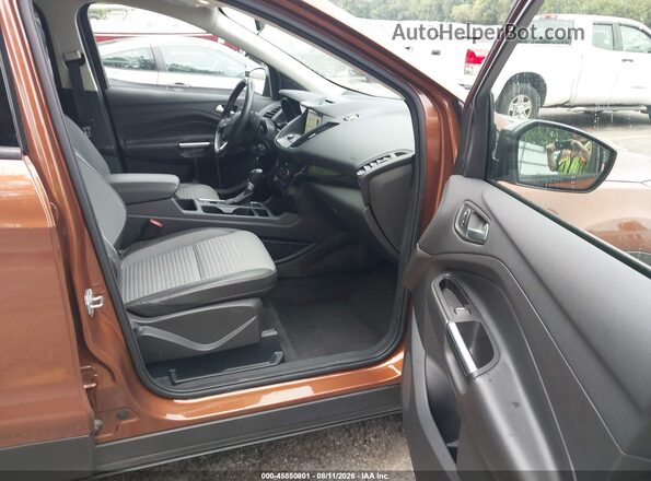 1FMCU0GDXHUD93080 2017 FORD ESCAPE Orange Vista interior delantera