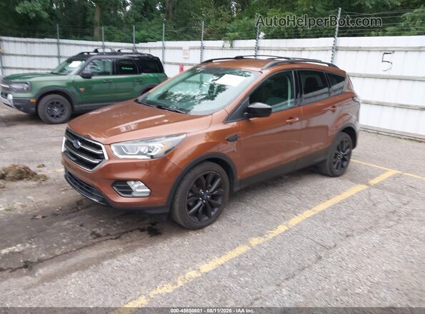 1FMCU0GDXHUD93080 2017 FORD ESCAPE Orange Vista tres cuartos delantera izquierda