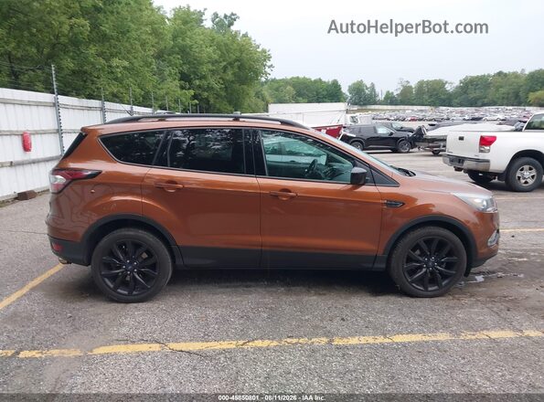 1FMCU0GDXHUD93080 2017 FORD ESCAPE Orange Vista interior trasera
