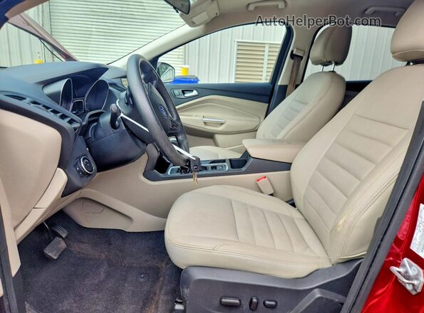 1FMCU0GDXHUE84916 2017 FORD ESCAPE Красный Вид салона спереди