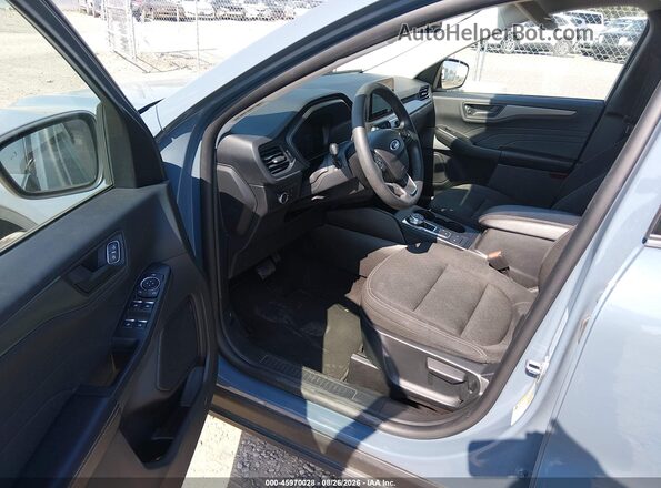 1FMCU0GN0SUB21413 2025 FORD ESCAPE Light Blue Widok wnętrza z przodu