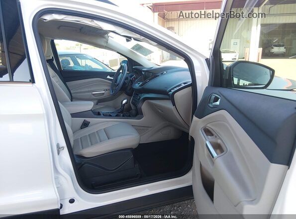 1FMCU0HD5KUB28489 2019 FORD ESCAPE Белый Вид салона спереди