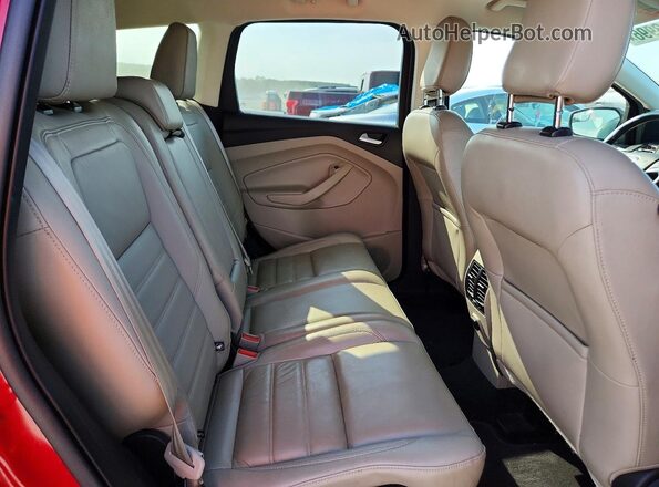 1FMCU0HD6JUD49162 2018 FORD ESCAPE Red Rear interior view