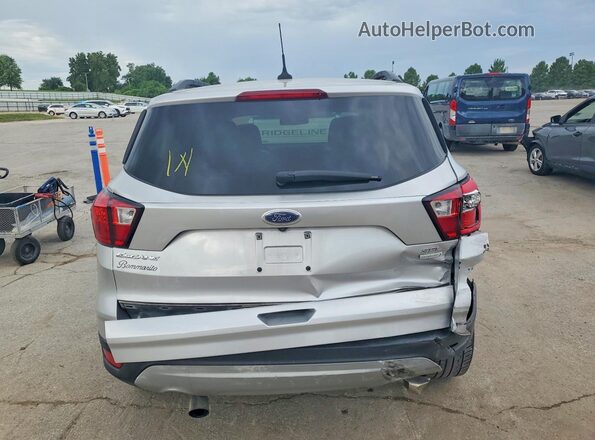 1FMCU0HD6KUB59203 2019 FORD ESCAPE Silver Widok z tyłu