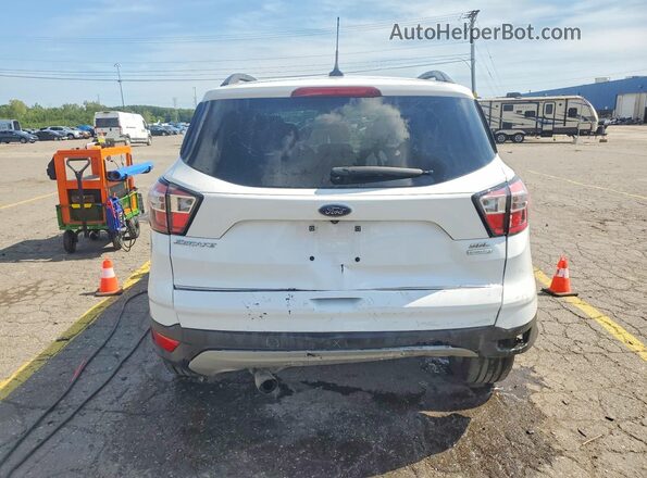 1FMCU0HD9JUC32191 2018 FORD ESCAPE Белый Вид сзади