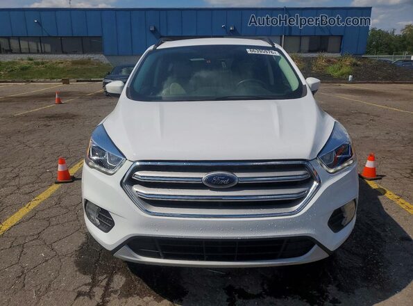 1FMCU0HD9JUC32191 2018 FORD ESCAPE Белый Вид спереди