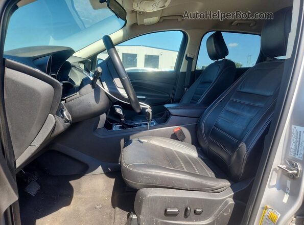 1FMCU0HDXJUD36768 2018 FORD ESCAPE Серебряный Вид салона спереди