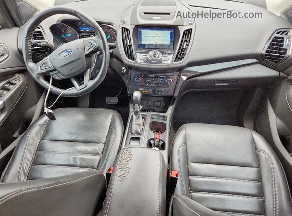 1FMCU0J90HUE93418 2017 FORD ESCAPE Silver Widok deski rozdzielczej