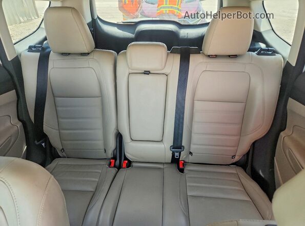 1FMCU0J90KUB26509 2019 FORD ESCAPE White Vista de los asientos traseros
