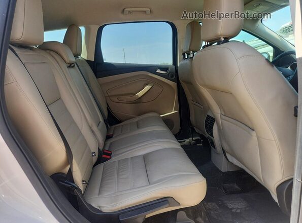 1FMCU0J90KUB26509 2019 FORD ESCAPE White Vista interior trasera