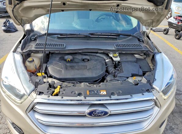 1FMCU0J92HUD07586 2017 FORD ESCAPE Tan Vista del compartimento del motor