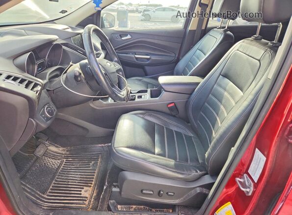 1FMCU0J96HUB91552 2017 FORD ESCAPE Красный Вид салона спереди