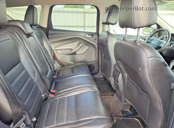 1FMCU0J96HUB91552 2017 FORD ESCAPE Красный Вид задней части салона