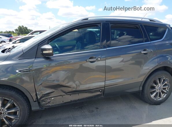 1FMCU0J96HUD92285 2017 FORD ESCAPE Серый Вид спереди