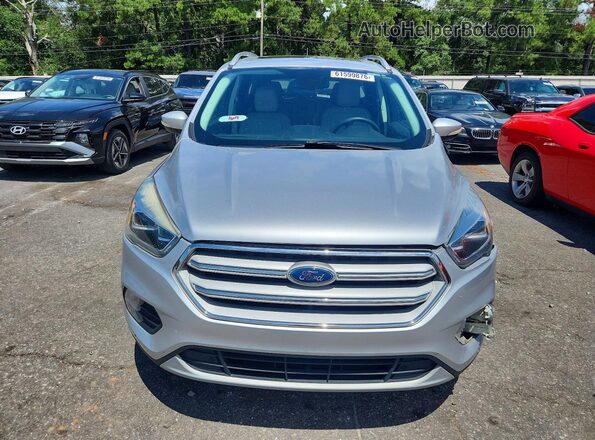 1FMCU0J96JUB16758 2018 FORD ESCAPE Silver Widok z przodu