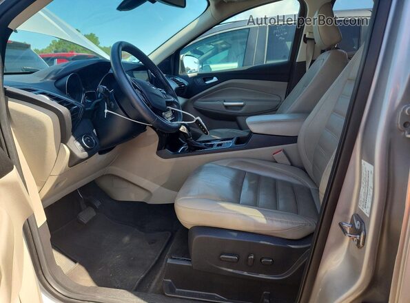 1FMCU0J96JUB16758 2018 FORD ESCAPE Silver Widok wnętrza z przodu