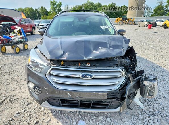 1FMCU0J97JUB66889 2018 FORD ESCAPE Серый Вид спереди