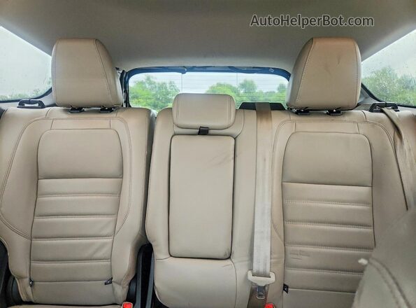 1FMCU0J98JUC84983 2018 FORD ESCAPE White Vista de los asientos traseros