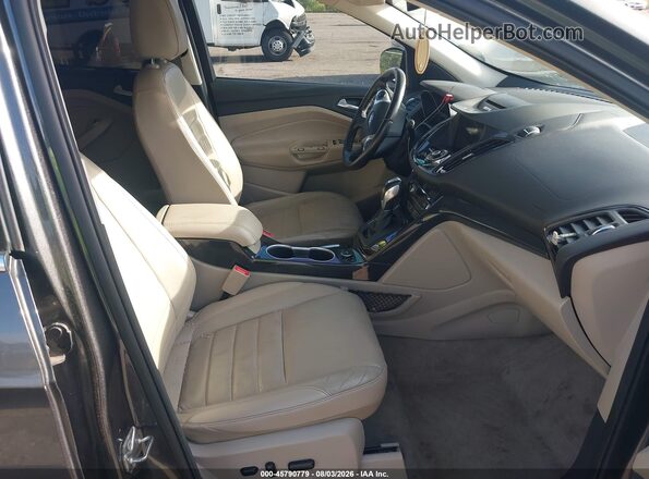 1FMCU0J99GUB84092 2016 FORD ESCAPE Gray Front interior view