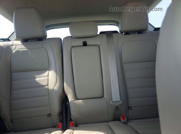 1FMCU0J99HUD59295 2017 FORD ESCAPE White Widok tylnych siedzeń