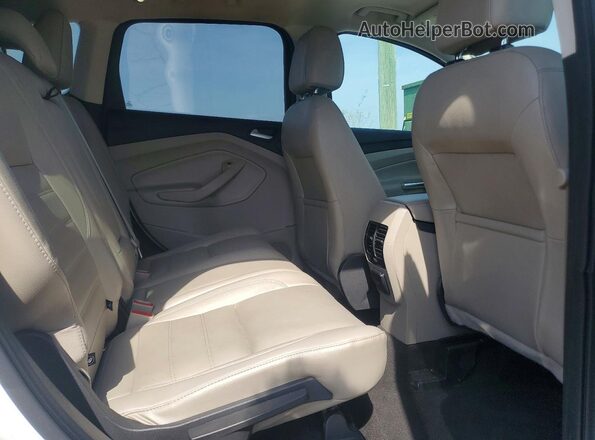 1FMCU0J99HUD59295 2017 FORD ESCAPE White Widok wnętrza z tyłu