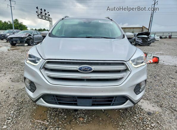 1FMCU0J99JUC03442 2018 FORD ESCAPE Silver Դիմացի տեսք
