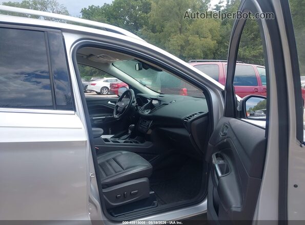 1FMCU0JD0HUC23691 2017 FORD ESCAPE Silver Front interior view