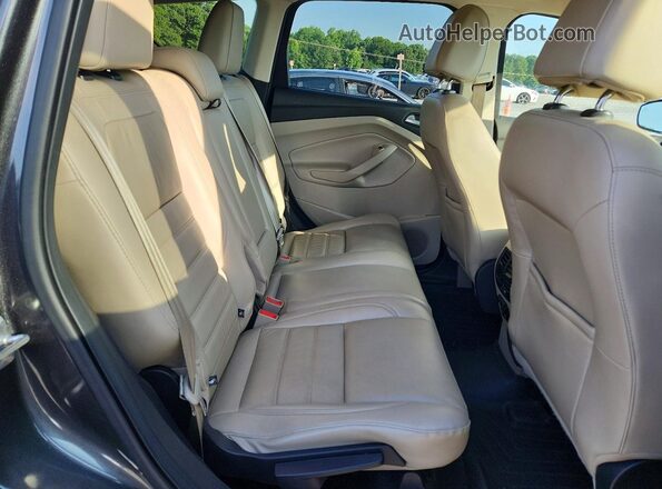 1FMCU0JD0HUE01003 2017 FORD ESCAPE Gray Widok wnętrza z tyłu