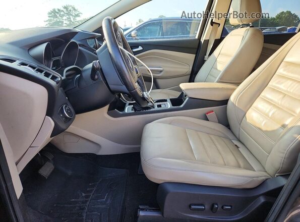 1FMCU0JD0HUE01003 2017 FORD ESCAPE Gray Widok wnętrza z przodu