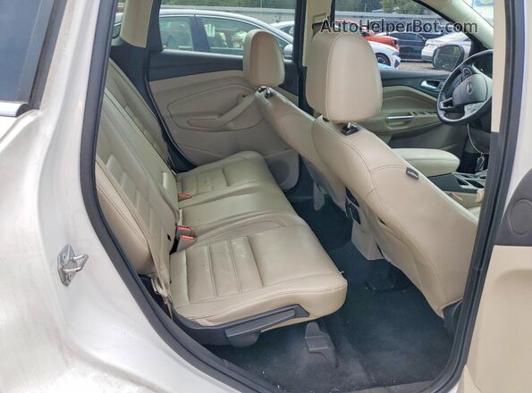 1FMCU0JD3HUD67638 2017 FORD ESCAPE White Вид задньої частини салону